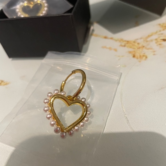 24K Gold plated earrings - Picture 2 of 2